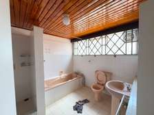 5 Bed House with En Suite in Gigiri