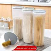 Kitchen spaghetti container