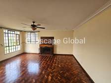 5 Bed House with En Suite in Runda