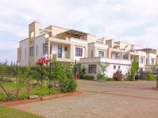 4 Bed Townhouse with Garden in Membley