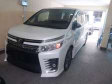 Toyota Voxy 2016