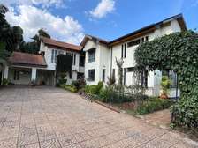 5 Bed House with En Suite in Runda