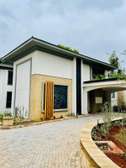 5 Bed House with En Suite in Lavington