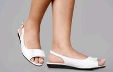 Tiptoe sandals