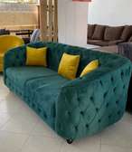 3-seater chesterfield sofa inclusive of throwpillows