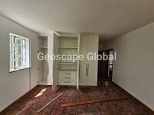 5 Bed House with En Suite in Runda