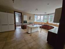 5 Bed House with En Suite in Rosslyn