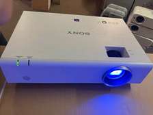 SONY VPL CW258 projector 4200 lumens