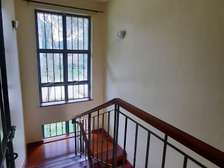 5 Bed House with En Suite in Runda