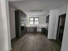 4 Bed Apartment with En Suite in Rosslyn