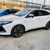 Toyota harrier Gs 2016model.