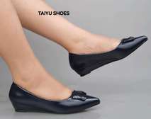 Low ladies shoes