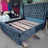 Am.selling my chester bed