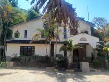 5 Bed House with En Suite in Runda
