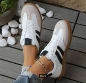 Summer sneakers 

Size 37 to 41 

@all 2200