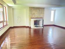 5 Bed Townhouse with En Suite in Spring Valley