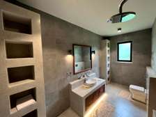 4 Bed House with En Suite in Vipingo