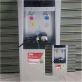 Von hot and cold electric water dispenser