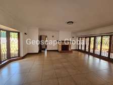 5 Bed House with En Suite in Gigiri
