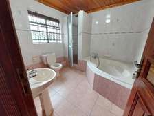 5 Bed House with En Suite at Flame Tree
