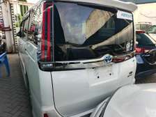 Toyota Noah wxb hybrid
