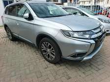 Mitsubishi outlander silver. 7seater