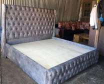 Tufted bed