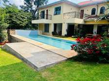 4 Bed House with En Suite in Ridgeways