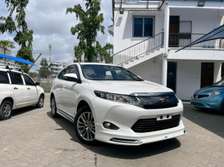 TOYOTA HARRIER NEW IMPORT WITH SUNROOF.