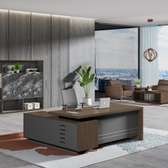 Office table: 1.4m executive table with extension