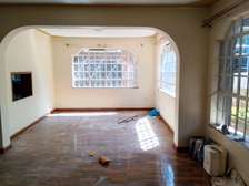 Kileleshwa:Classic three bedrooms Apt for rent.