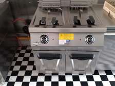 Three-phase electric double well deep fryer
