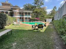 7 Bed House with En Suite in Lavington