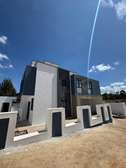 5 bedroom maissonatte with an Sq and office room