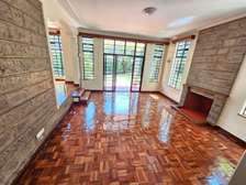 4 Bed House with En Suite in Rosslyn