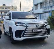 Lexus LX570 Facelifted to LX600 2017