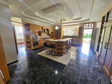 5 Bed House with En Suite in Runda