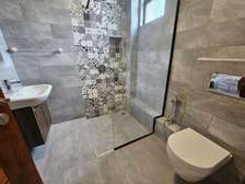 5 Bed House with En Suite in Kyuna