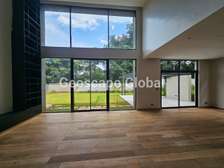 5 Bed Villa with En Suite in Runda