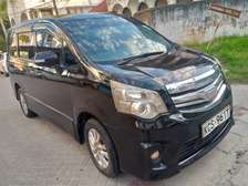 Toyota Noah 2011