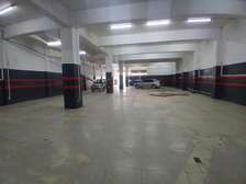 5,499 ft² Warehouse with Parking in Industrial Area