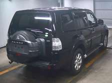 Mitsubishi pajero black
