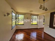 5 Bed House with En Suite in Runda