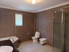 5 Bed House with En Suite in Runda