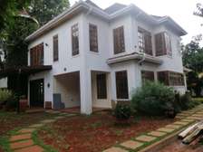 3 bedroom house with a study room for rent in Karen