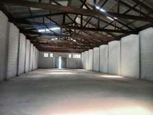5,000 ft² Warehouse with Parking in Industrial Area