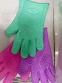Protective heat resistant silicone oven glove