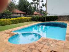 Kyuna -Spectacular five bedrooms townhouse for sale.