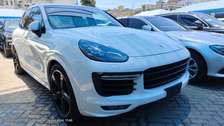 Porsche Cayenne GTS 2018 Sunroof