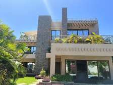 5 Bed Villa with En Suite at Beach Road